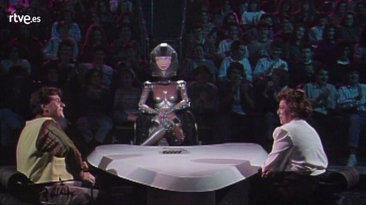 Programas y Concursos en el Archivo de RTVE - Gómez Borrero, entrevistada por un robot