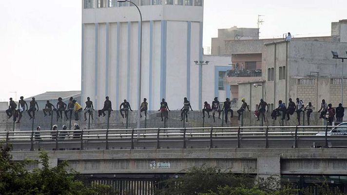 Telediario 1 - Migrantes hacinados en Marruecos