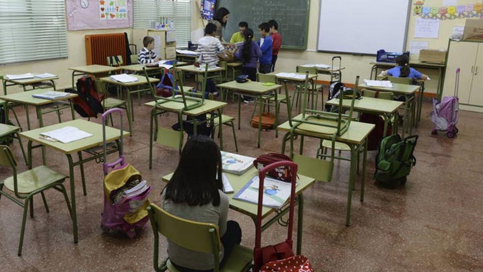 Arranca la "vuelta al cole" con el comienzo de la LOMCE - Informativo 24h | Ver