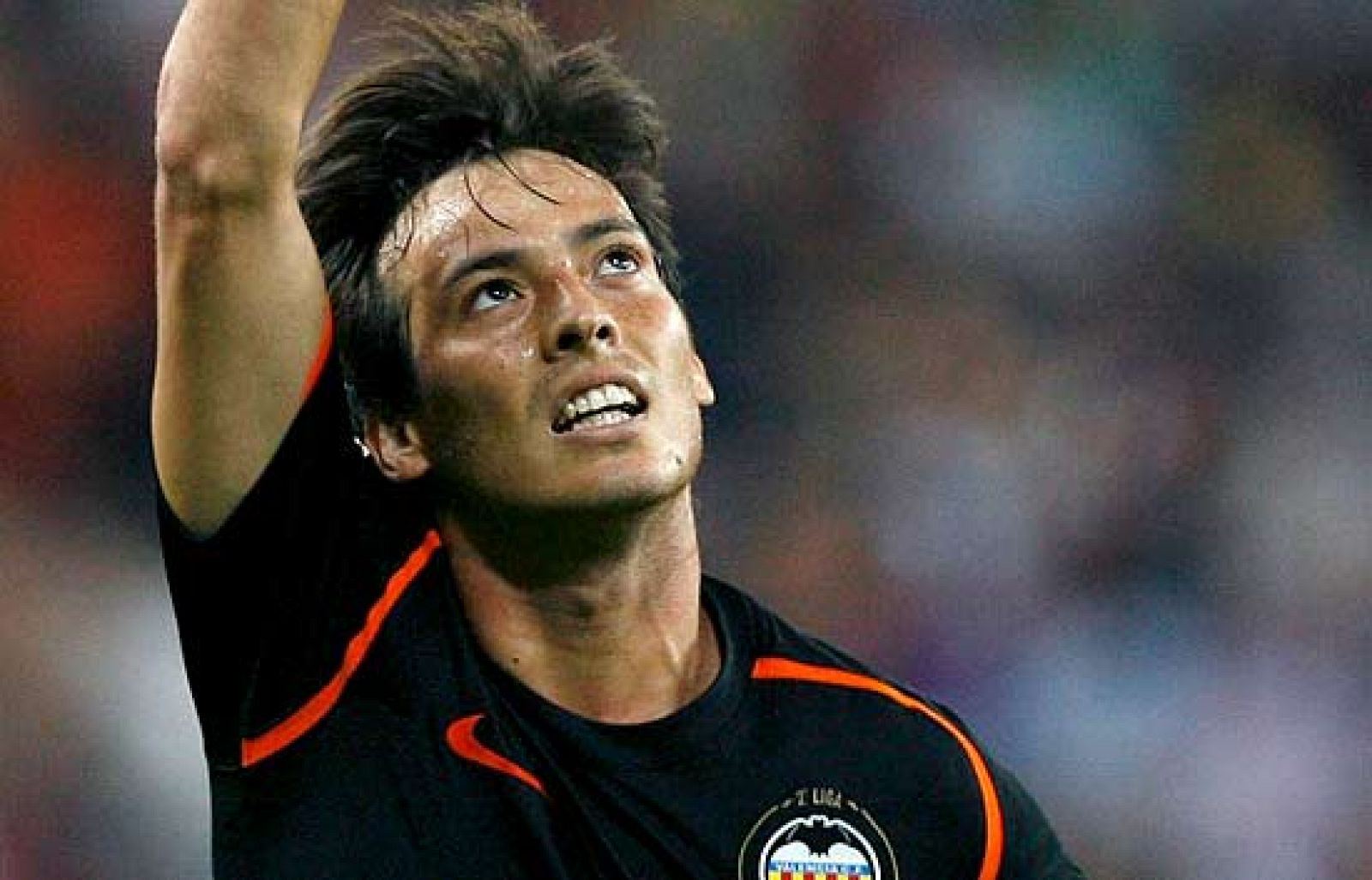 Entrevista al central del Valencia Raúl Albiol y al mediocentro David Silva, seis días después de la derrota en la Supercopa ante el Madrid. El Valencia afronta su primer partido de liga ante el Mallorca.