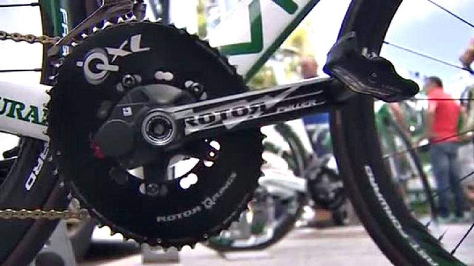 Cuando se habla de platos en ciclismo no se habla de algo relacionado con la comida. Se trata del engranaje dentado por donde corren la cadena y giran los pedales. Desde hace unos años, cada vez se ve más un nuevo tipo de plato: el ovalado.