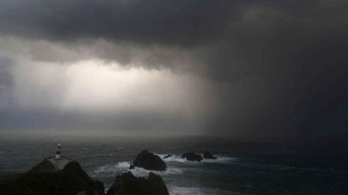 El tiempo - Chubascos localmente fuertes en La Rioja, Navarra, Aragón y Cataluña