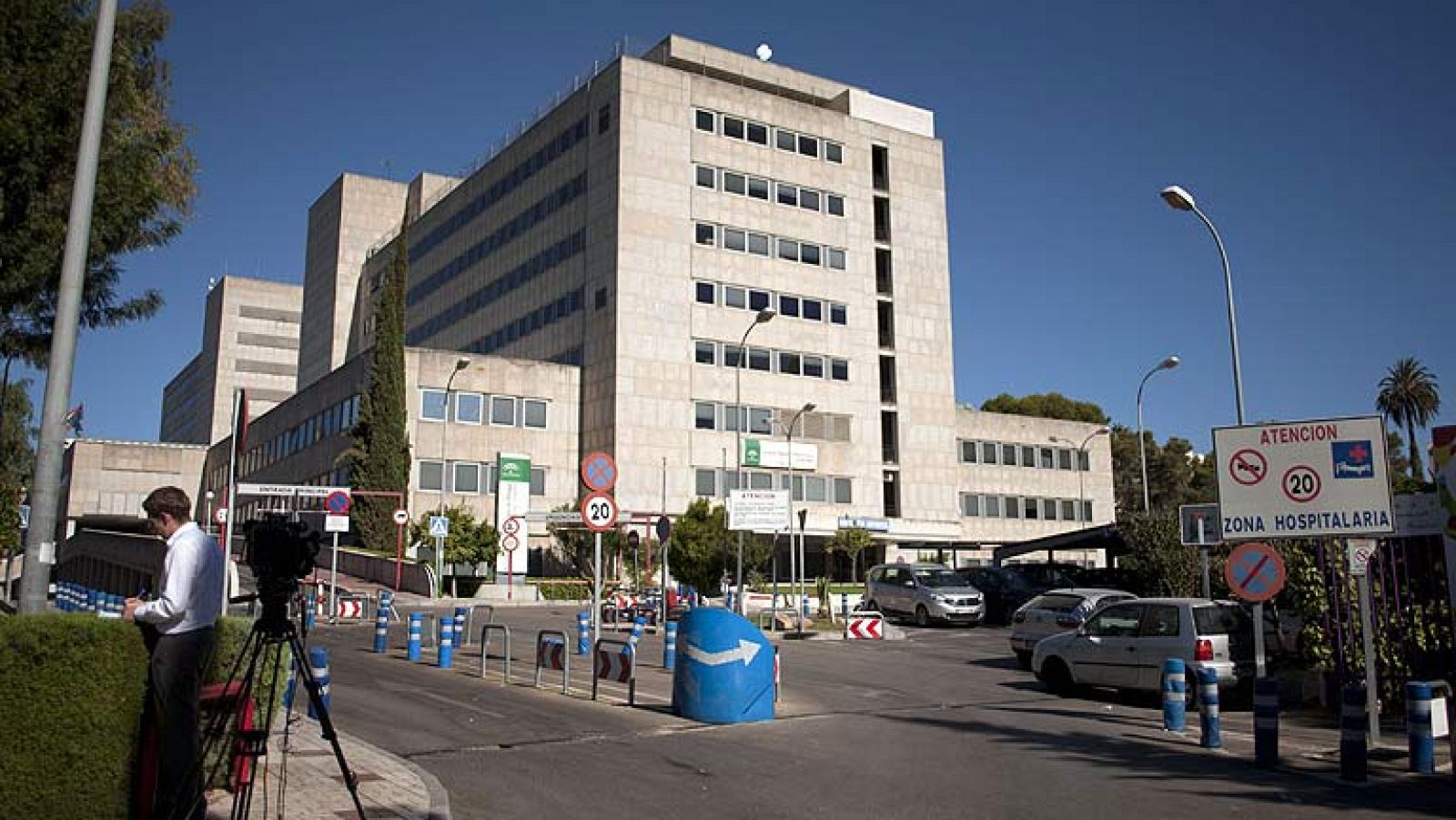 Trasladado al aeropuerto el niño británico con un tumor para viajar a Praga