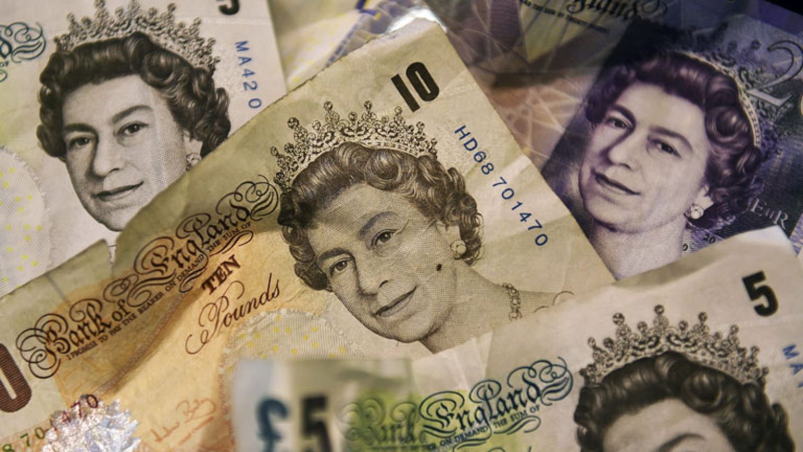 Londres ofrece más competencias económicas a Escocia para frenar a los independentistas