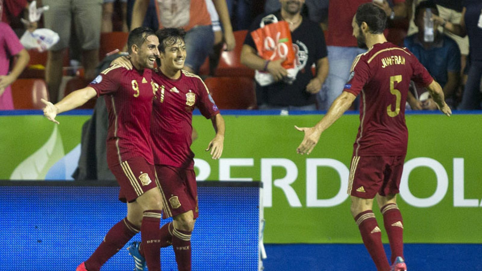 España recupera el gol y la confianza ante Macedonia (5-1)