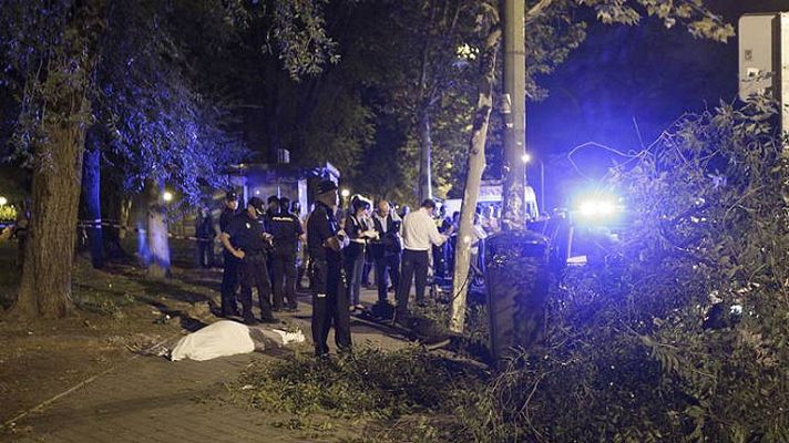 Telediario 1 - Fallece un hombre en Madrid golpeado por la rama de un árbol