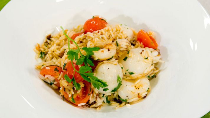 RTVE Cocina - Arroz salteado con tomatitos picantes y sepietas
