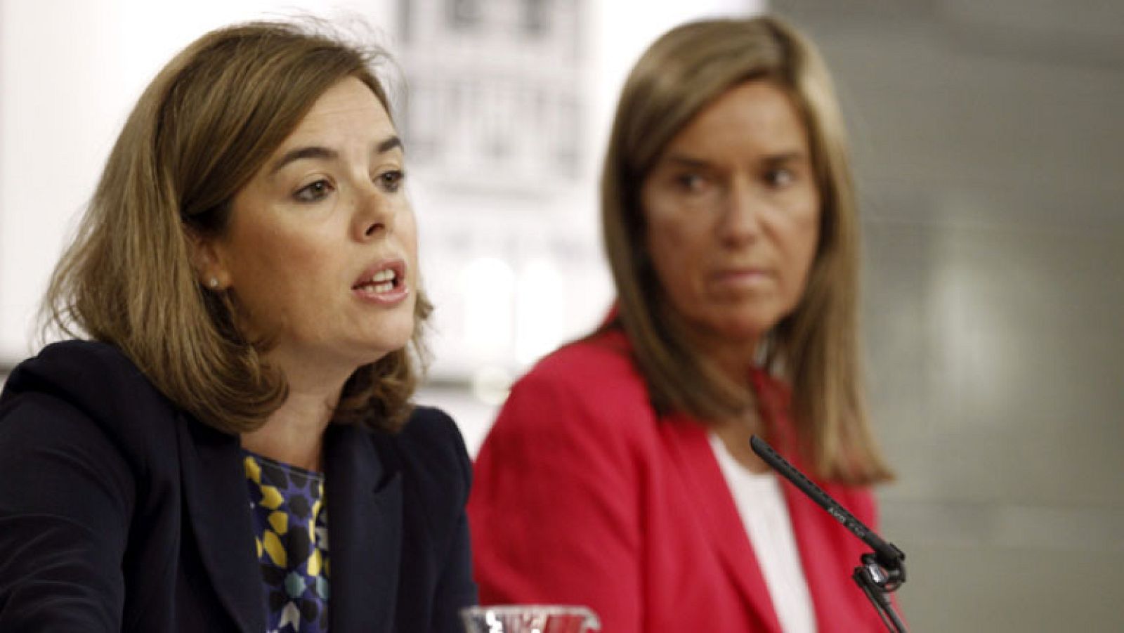 Sáenz de Santamaría afirma que están analizando la lista de peticiones que les entregó Artur Mas