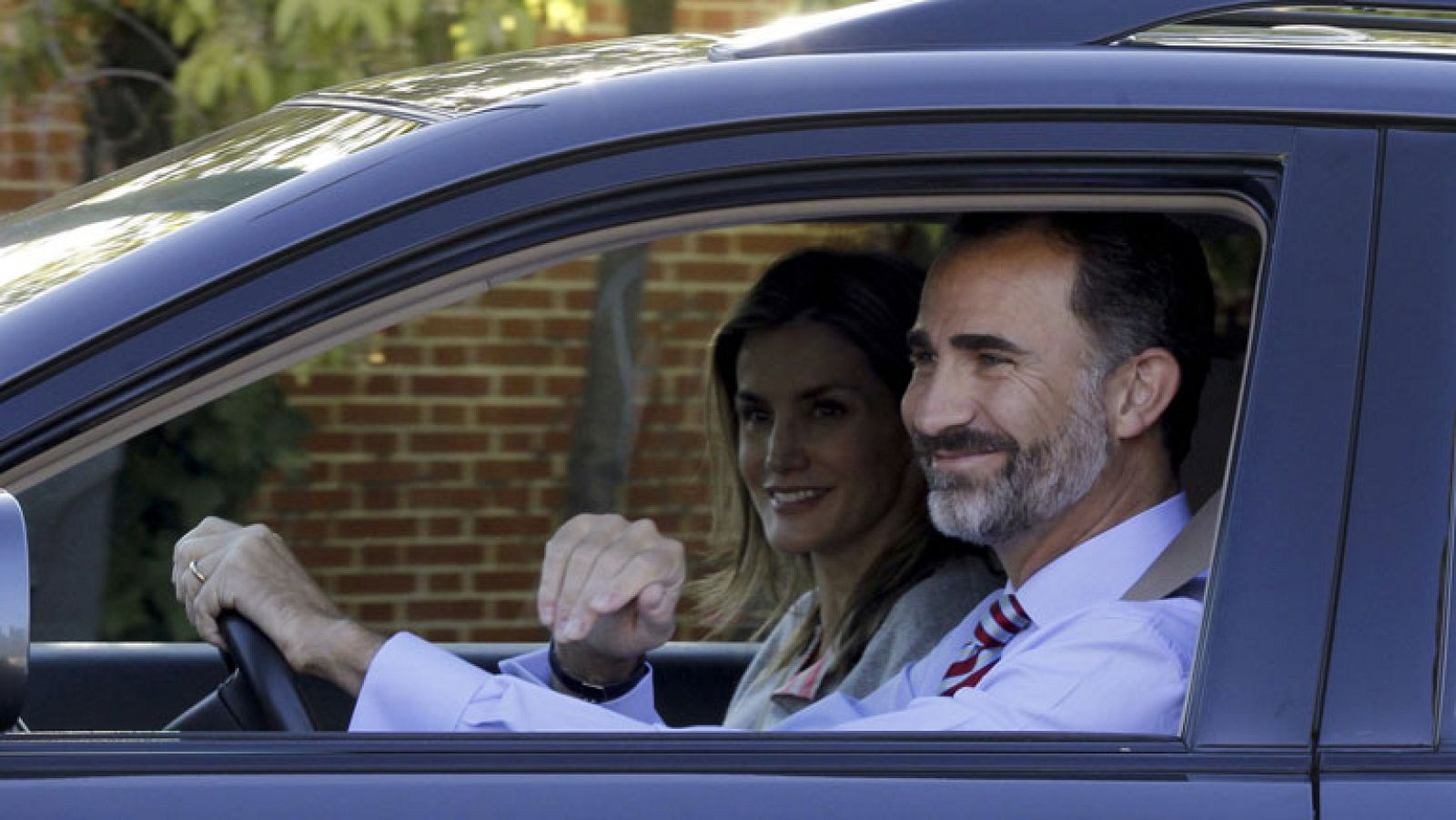 Los Reyes han acompañado a sus hijas en su primer día de colegio