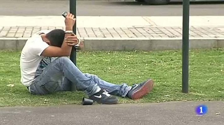 Telediario 1 - Delincuentes esposados en un parque en Bogotá