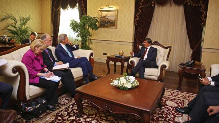 Telediario 1 - John Kerry está en El Cairo buscando apoyos