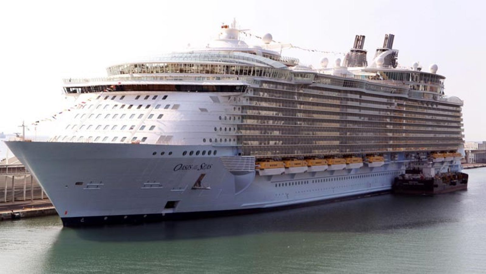 Llega a Barcelona el crucero más grande del mundo