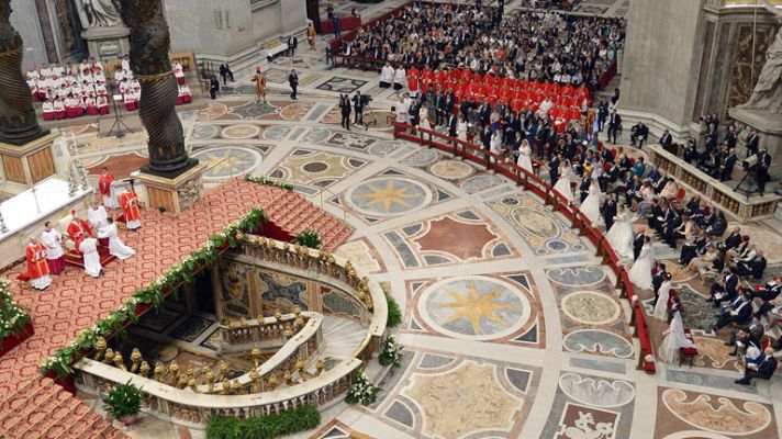 Telediario 1 - El papa Francisco oficia las primeras bodas de su pontificad