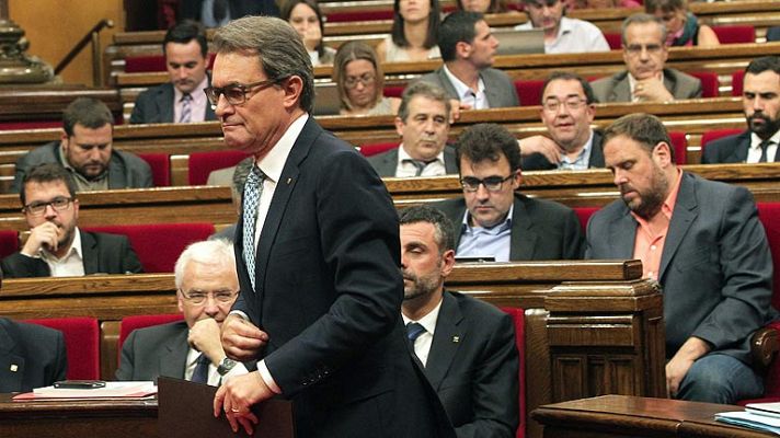 Telediario 1 - Mas vincula agotar su mandato a celebrar la consulta