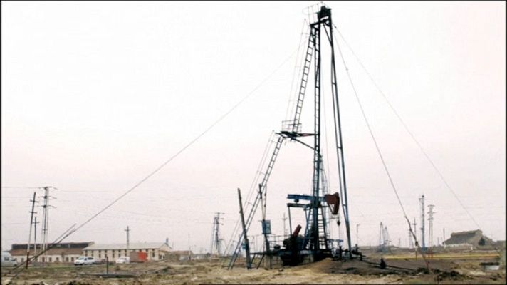 Telediario 1 - El precio del petróleo continuará bajando