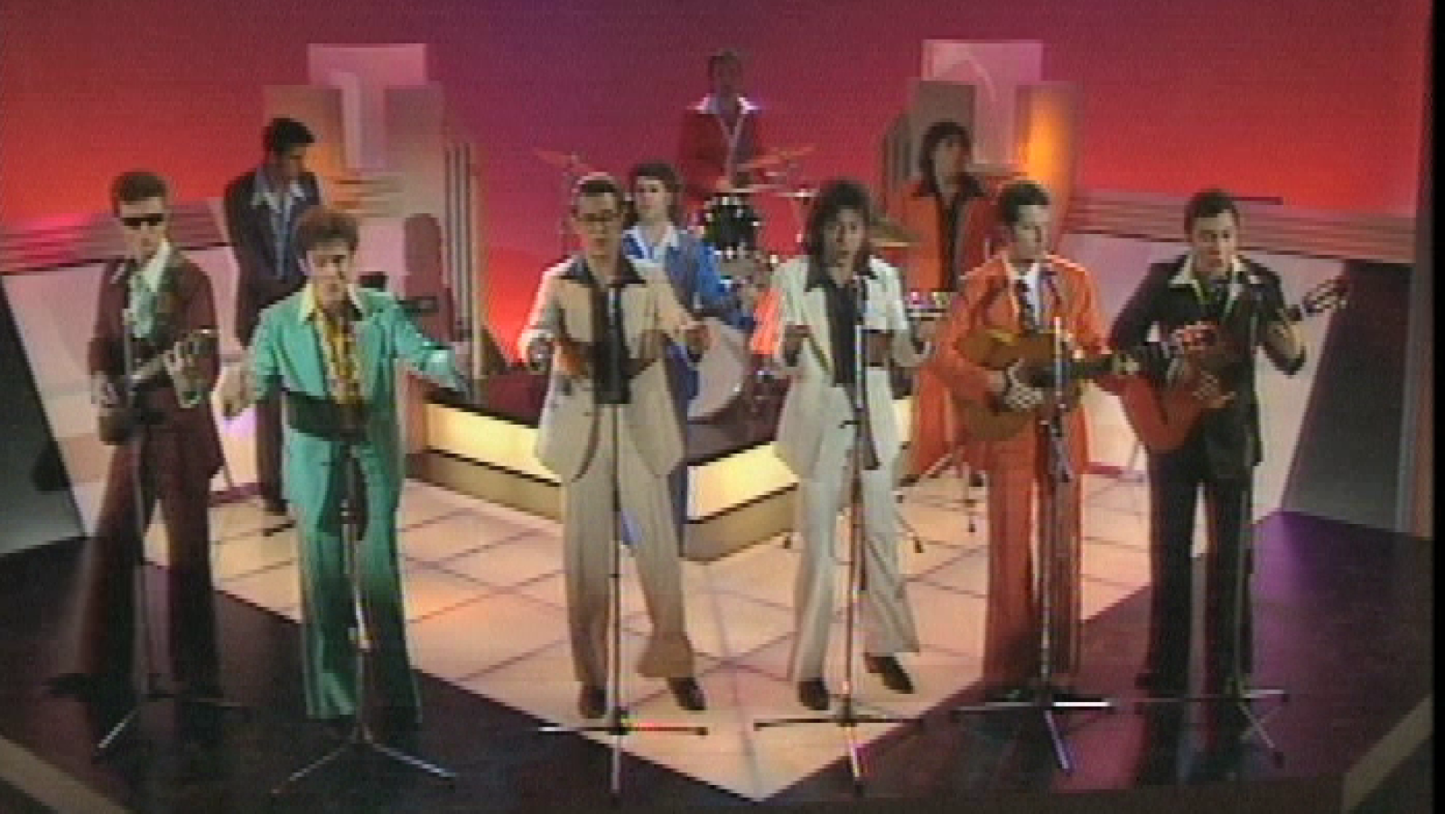 Cachitos de hierro y cromo: Los manolos 'All my loving'  (1991) La Palmera