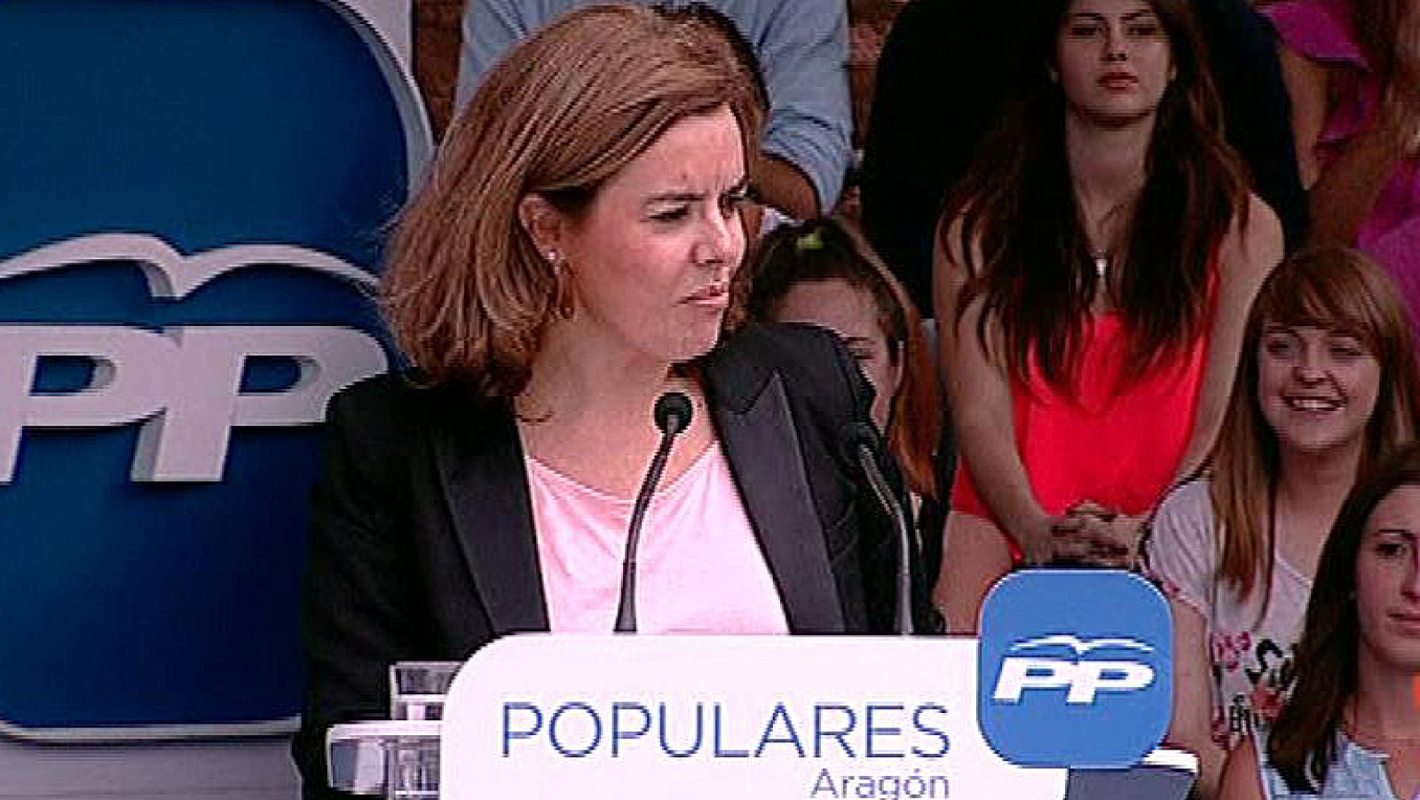 Sáenz de Santamaría pide a Mas que piense antes de convocar la consulta