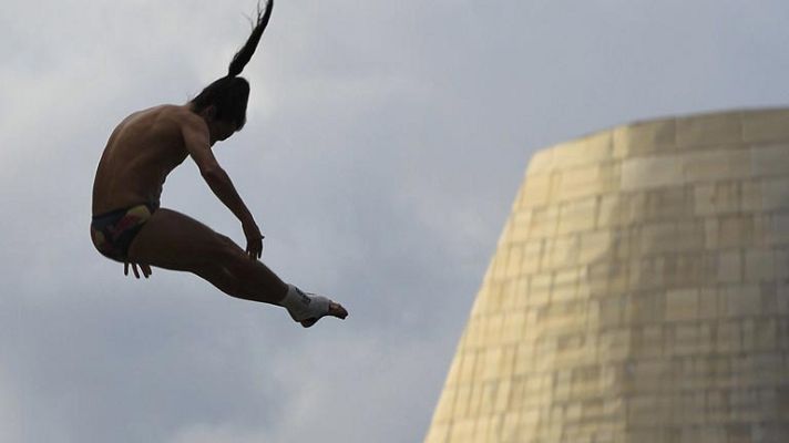 Telediario 1 - Los saltos de gran altura, espectáculo en la ría de Bilbao
