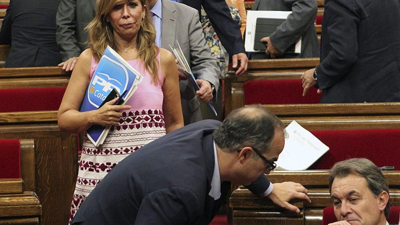 La firma del decreto de Artur Mas centra el debate en las ejecutivas de todos los partidos