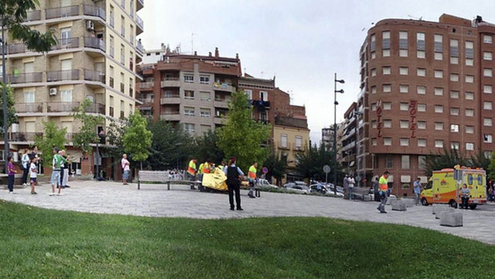 Más de cien Mossos persiguen al hombre que ayer apuñaló a cinco personas en la calle