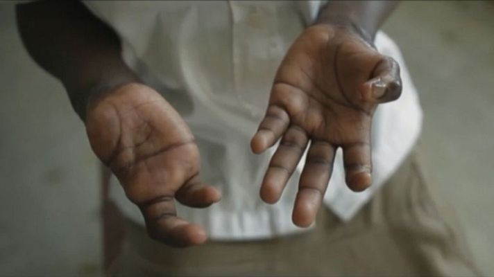 Telediario 1 - Niños acusados de brujería en África