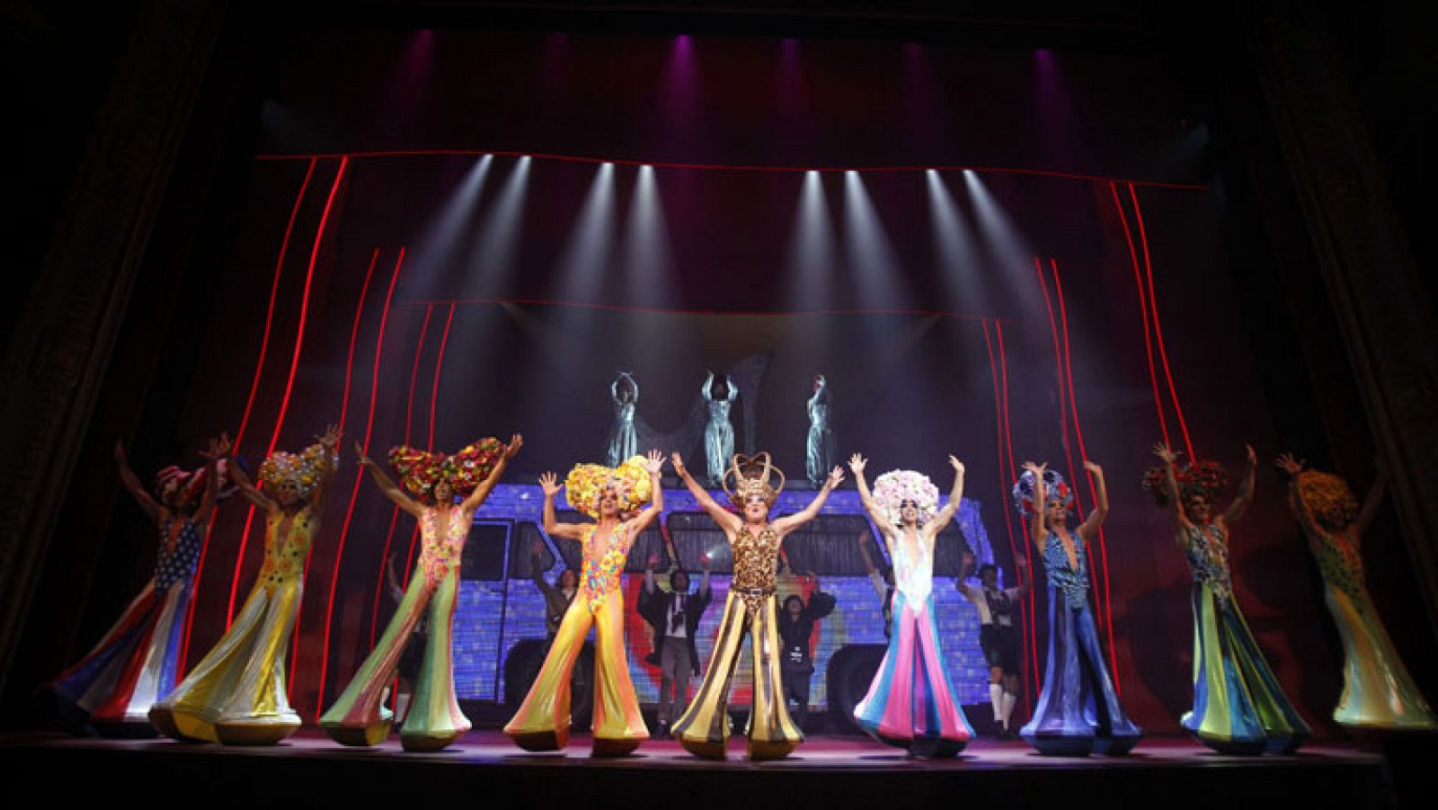 Llega a Madrid el musical "Priscilla, reina del desierto"