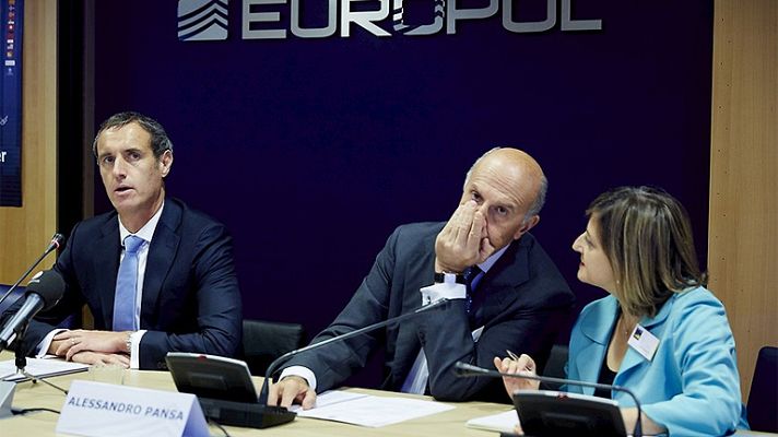 Telediario 1 - Europol detiene a más de 1.000 personas en la mayor operación contra el crimen organizado