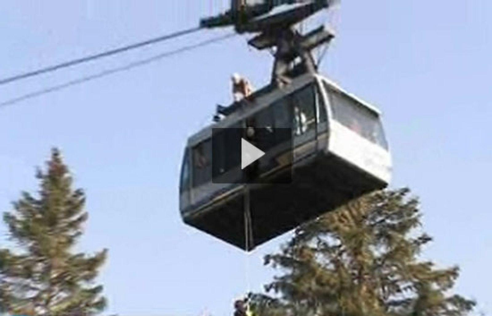 Atrapados durante más de dos horas en un teleférico | Ver