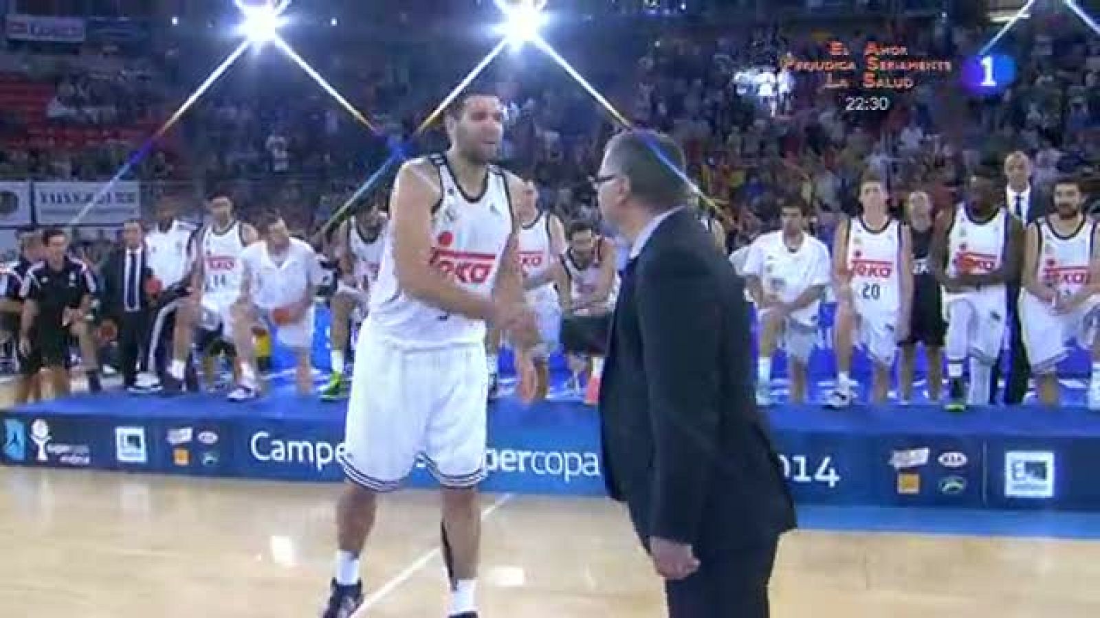 El Madrid recibe la copa de 'Supercampeón' - Baloncesto en RTVE | Ver