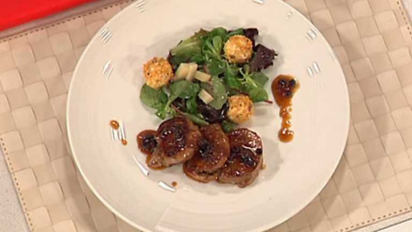 Cocina con Sergio - Solomillo con ensalada de uvas y queso - Ver ahora