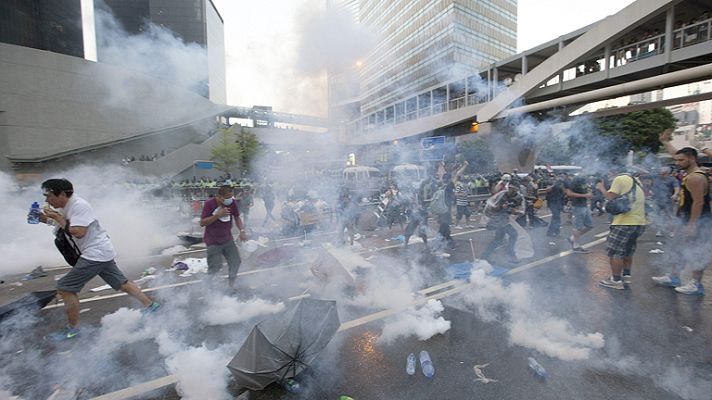 Telediario 1 - Cargas contra los manifestantes en Hong Kong