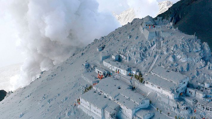Telediario 1 - La erupción del volcán Ontake deja cuatro muertos