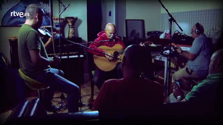 Atención obras - Celtas cortos tocan una versión acústica de 'El peor sueño'