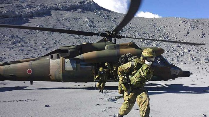 Telediario 1 - En búsqueda de supervivientes en un volcán de Japón