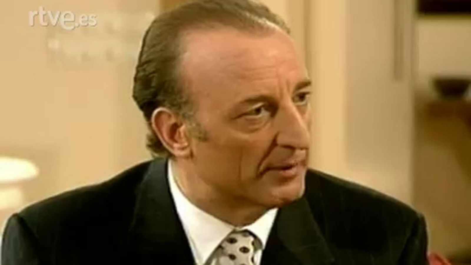 Paco y Veva - Este bajo es una ruina