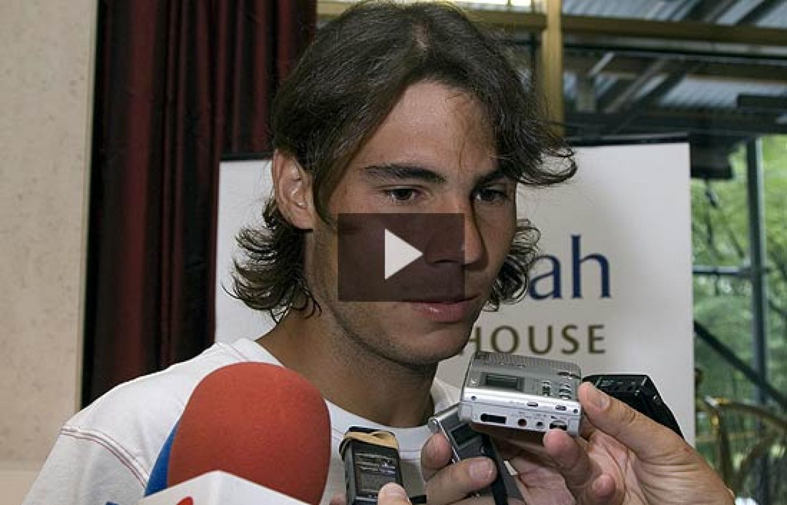 Rafa Nadal ha recibido en Nueva York la noticia de su galardón como Príncipe de Asturias de los Deportes. El número uno del tenis mundial está muy orgulloso del premio, concedido a sus méritos deportivos y humanos.