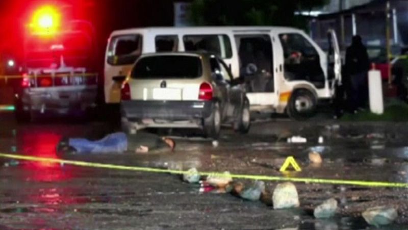 Detienen a más de 20 policías en México acusados de la muerte de tres estudiantes