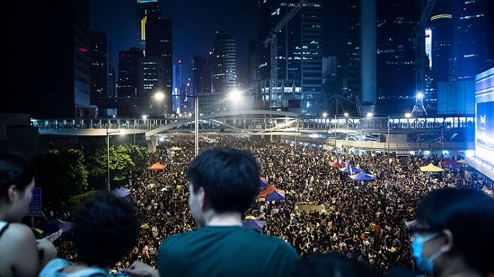 Telediario 1 - Los jóvenes se preparan para endurecer la protesta ante Día Nacional de China