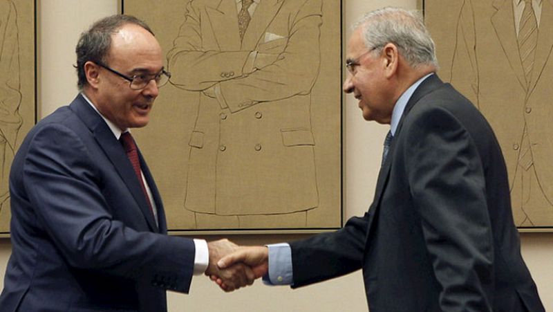 La economía mejora pero es necesario mantener el ritmo de los ajustes, dice Luis María Linde