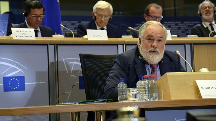 Telediario 1 - Arias Cañete niega que él o su familia mantengan vínculos con dos petroleras