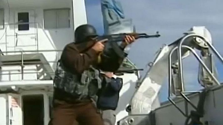 Telediario 1 - Cinco años del secuestro del atunero vasco Alakrana