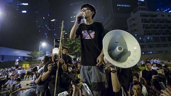 Telediario 1 - El líder de Hong Kong rechaza dimitir pero ofrece diálogo