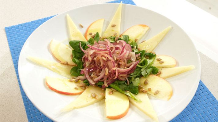 RTVE Cocina - Ensalada de manzana roja con Idiazábal y canónigos