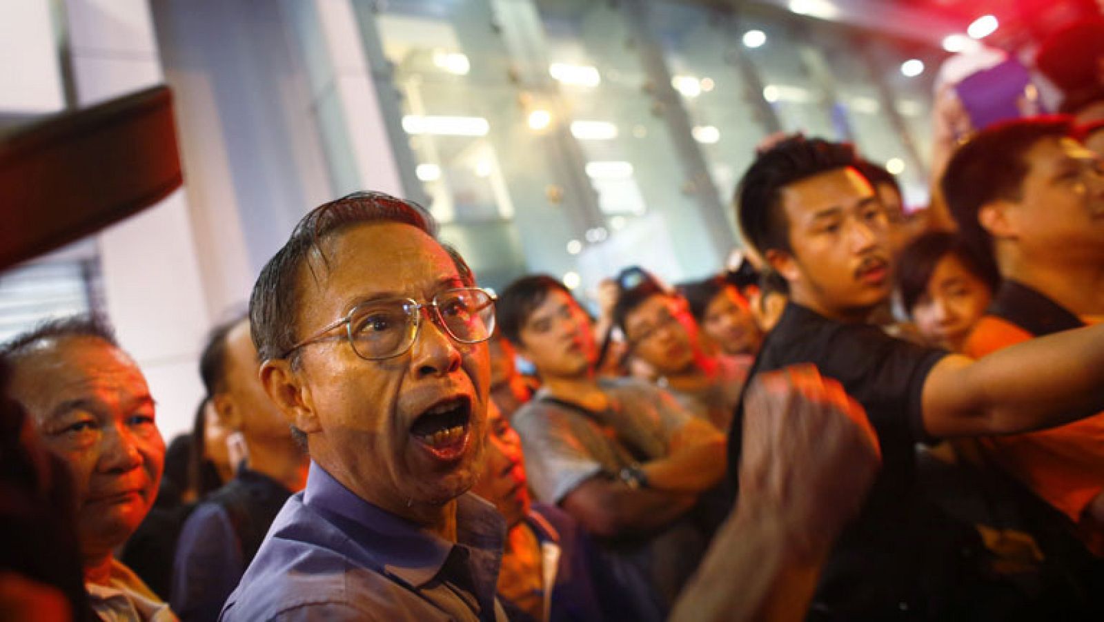 El jefe del ejecutivo de Hong Kong no dimite pero abre una puerta a la negociación