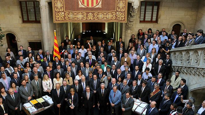 Telediario 1 - Mas recibe a 800 alcaldes que apoyan la consulta