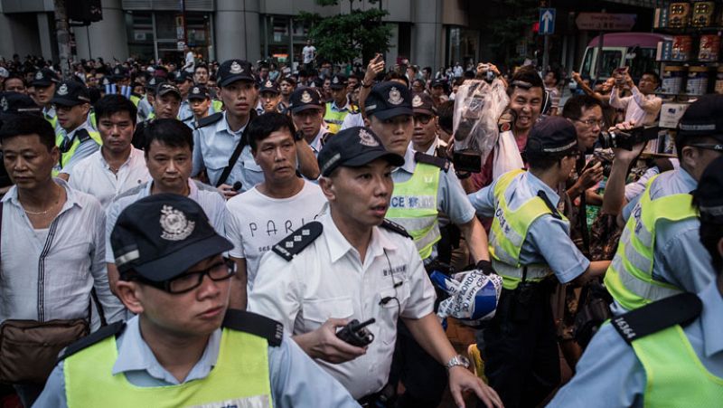 Continúan las concentraciones en Hong Kong tras una noche de tensión