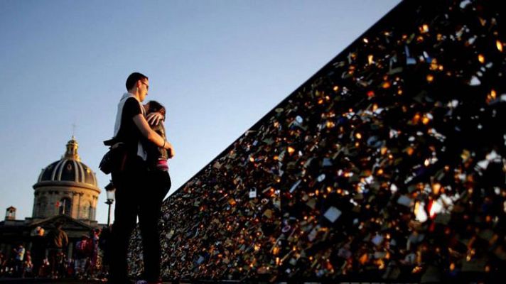 Telediario 1 - Candados de amor