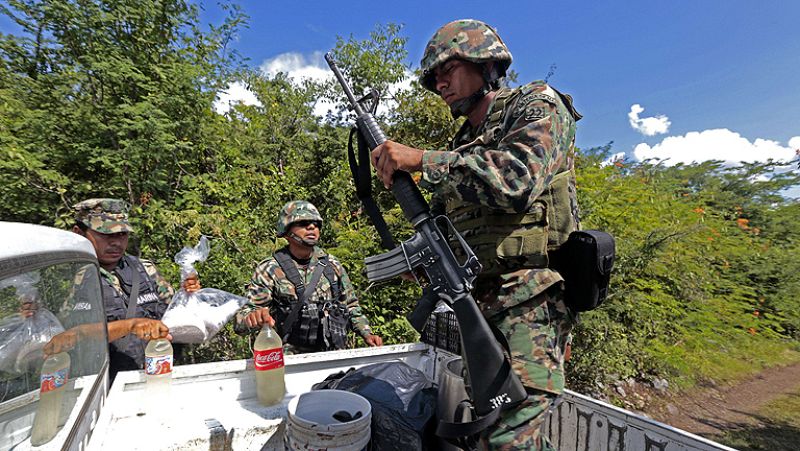 Hallan 28 cadáveres en varias fosas en la ciudad mexicana donde desaparecieron 43 estudiantes