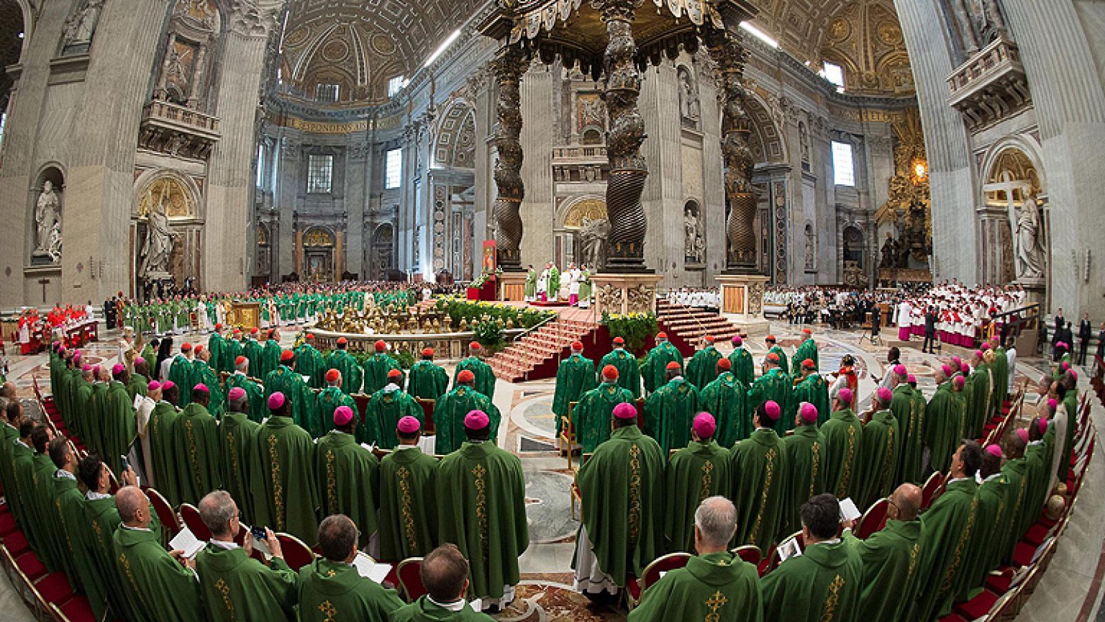 El Papa empieza un proceso de dos años de reflexión sobre los desafíos de las familias en los cinco continentes