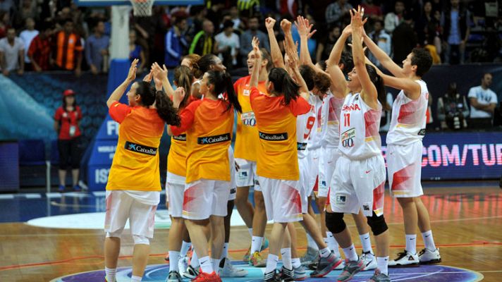 Telediario 1 - Las chicas del basket celebran una plata con sabor a oro